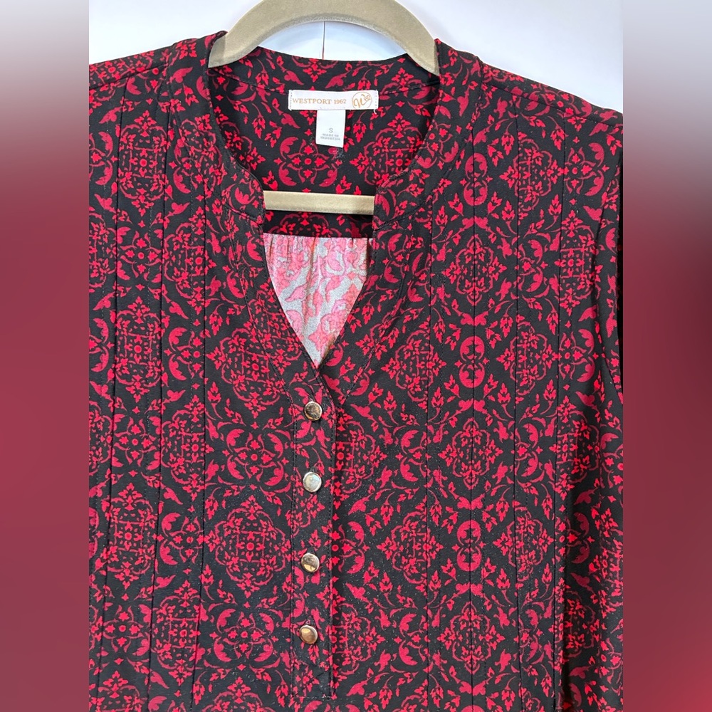 Westport 1962 V-Neck Black Red Tunic Top Medallion Print Women’s Size Small - Picture 3 of 7